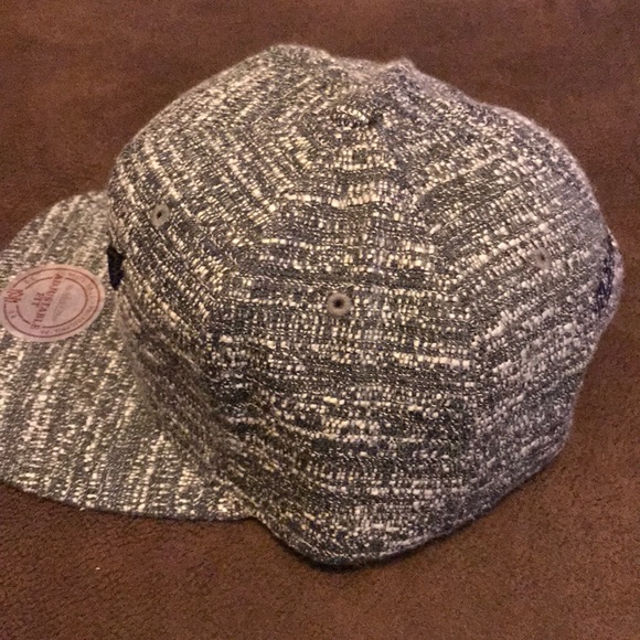 Mitchell & Ness Charlotte Hornets Snapback Hat - Picture 2 of 4